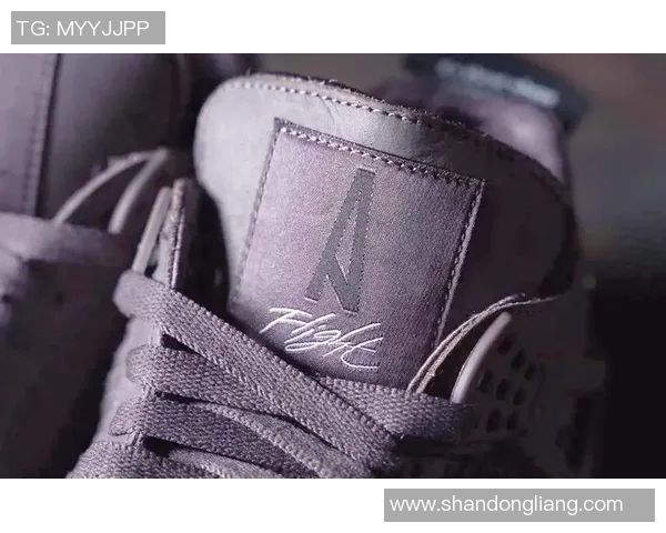 aj4联名足球明星引领潮流新风尚打造运动时尚与激情的完美结合