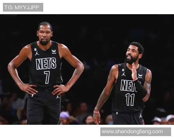 下篮球明星的崛起与挑战：从校园到职业赛场的奋斗历程与未来展望